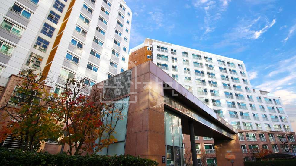 서울 강남구 청담동 청담e편한세상4차 반전세 올수리 시스템에어컨 월세 매물번호 10582 사진 1